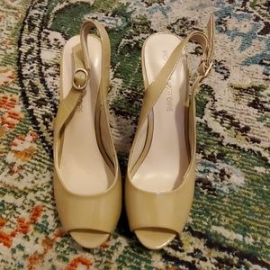 Pour La Victoire Slingback platform heels